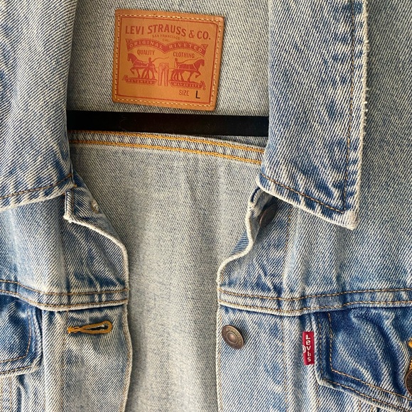 Levi Denim Jacket size large - Picture 2 of 4
